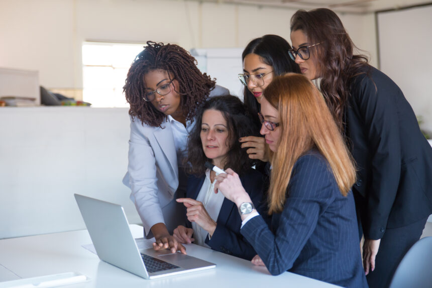 Dia da Mulher: 7 em cada 10 mulheres abriram mão da saúde física ou de hobbies em prol do trabalho Dia da Mulher: 7 em cada 10 mulheres abriram mão da saúde física ou de hobbies em prol do trabalho