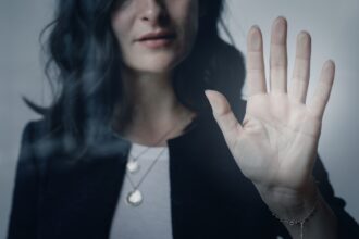Senado aprova uso de tornozeleira eletrônica para acusados de violência doméstica