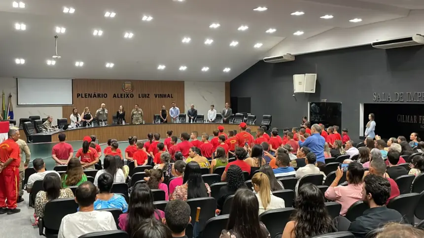 Bombeiros de Goianésia realiza aula inaugural do projeto Bombeiro Mirim Bombeiros de Goianésia realiza aula inaugural do projeto Bombeiro Mirim
