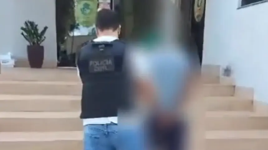 Homem descumpre medida protetiva em Goianésia, usa podão para ameaçar ex-mulher e acaba preso Homem descumpre medida protetiva em Goianésia, usa podão para ameaçar ex-mulher e acaba preso
