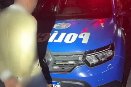 Homem é preso no centro de Goianésia após invadir barbearia e tentar matar jovens com golpes de faca