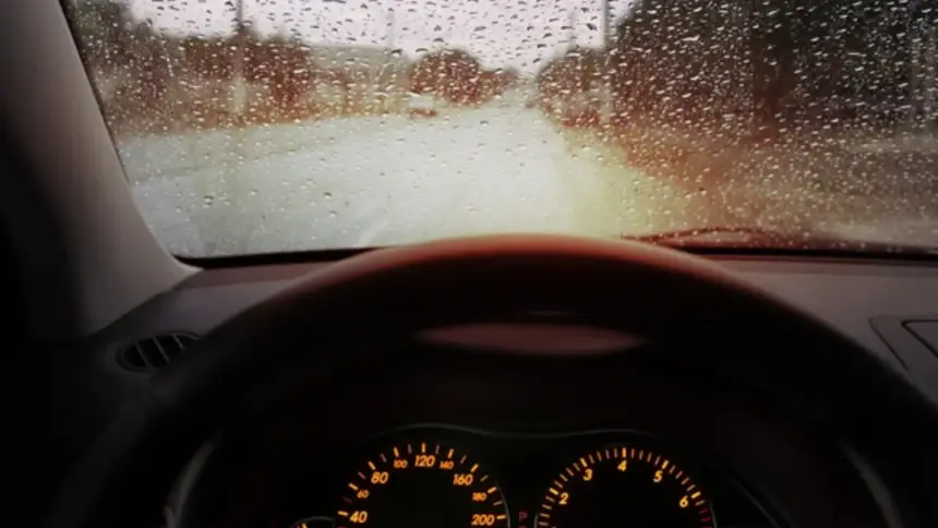 INMET emite alerta de chuvas intensas e ventos que podem chegar a 60km/h INMET emite alerta de chuvas intensas e ventos que podem chegar a 60km/h