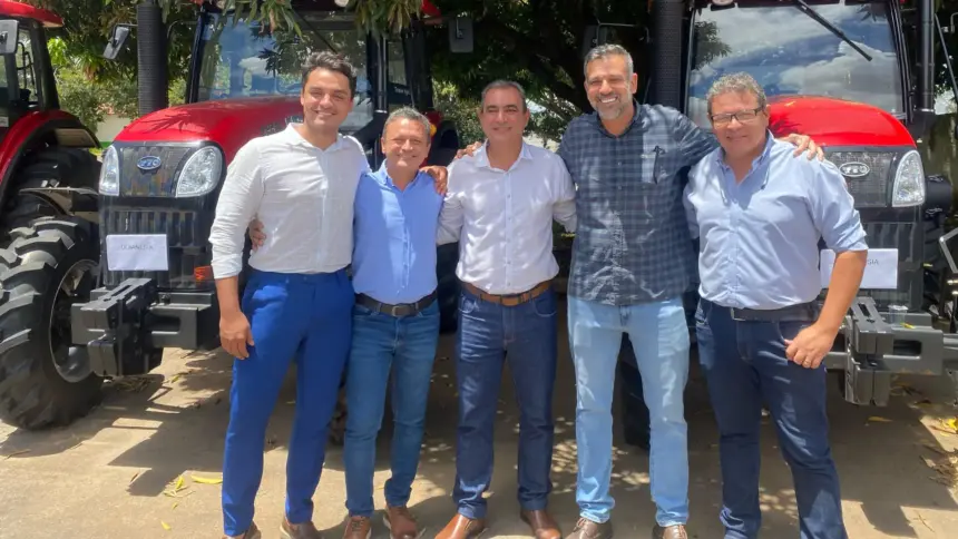 Prefeitura de Goianésia recebe novos maquinários para reforçar infraestrutura e agricultura Prefeitura de Goianésia recebe novos maquinários para reforçar infraestrutura e agricultura