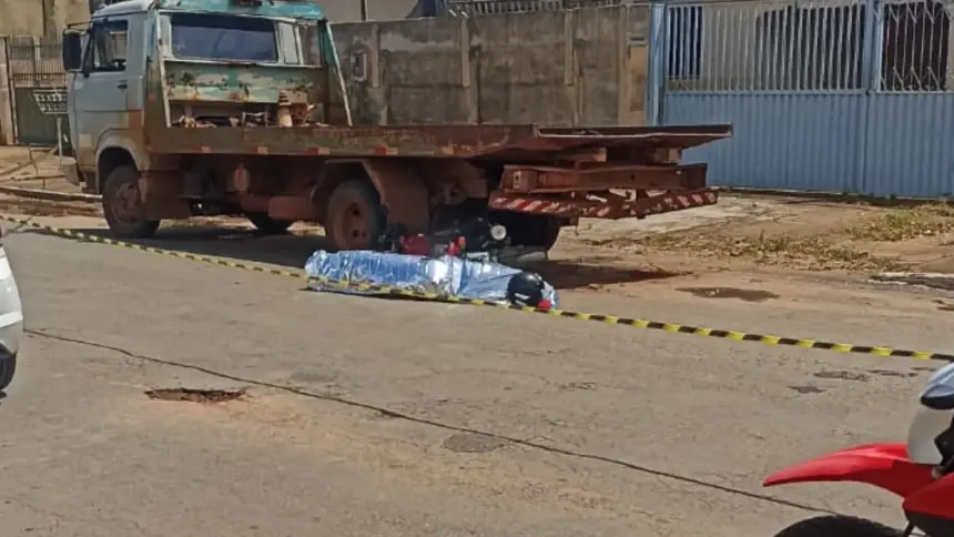 São Cristóvão: Motociclista morre ao colidir em caminhão parado no norte de Goianésia São Cristóvão: Motociclista morre ao colidir em caminhão parado no norte de Goianésia