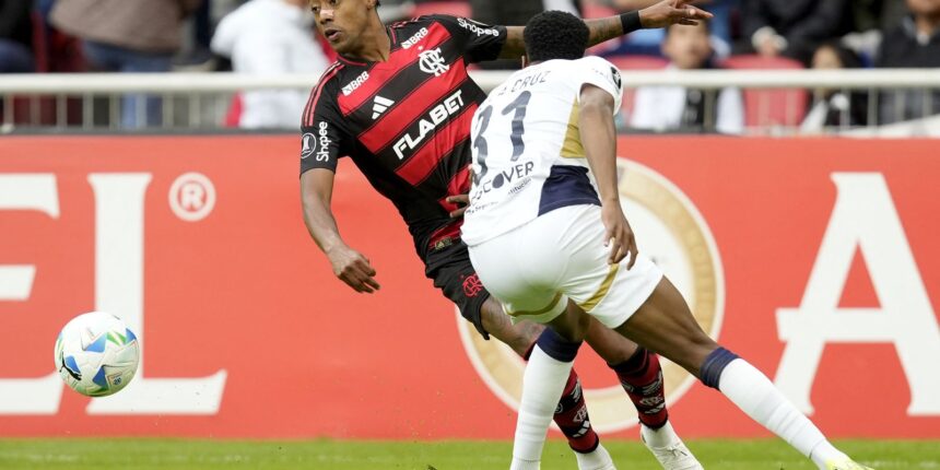 Flamengo empata com LDU e se complica na Libertadores Flamengo empata com LDU e se complica na Libertadores
