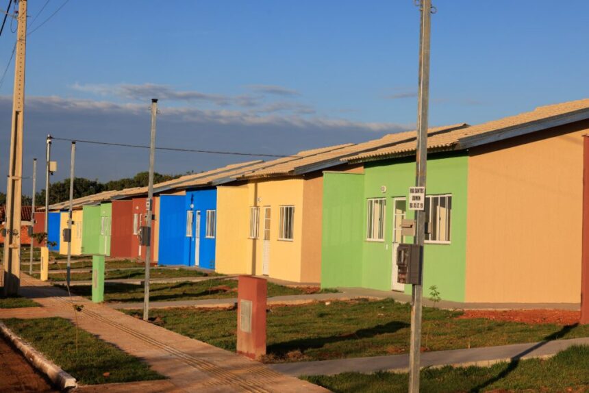 Estado entrega 42 casas a custo zero em Bela Vista de Goiás