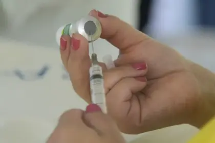 Covid-19: casos da doença diminuem 7,58% na média móvel; influenza e VSR aumentam no país