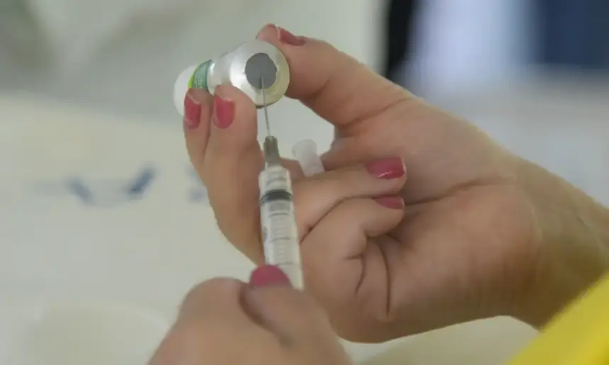 Covid-19: casos e mortes pela doença recuam mais de 12% na média móvel; influenza e VSR seguem em alta Covid-19: casos e mortes pela doença recuam mais de 12% na média móvel; influenza e VSR seguem em alta