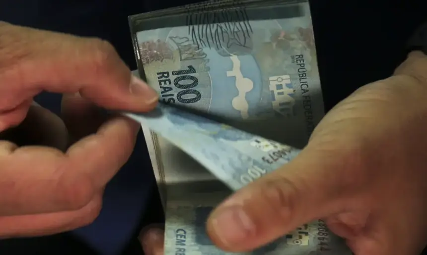 Crédito do Trabalhador: instituições financeiras podem oferecer troca de dívidas com juros menores Crédito do Trabalhador: instituições financeiras podem oferecer troca de dívidas com juros menores