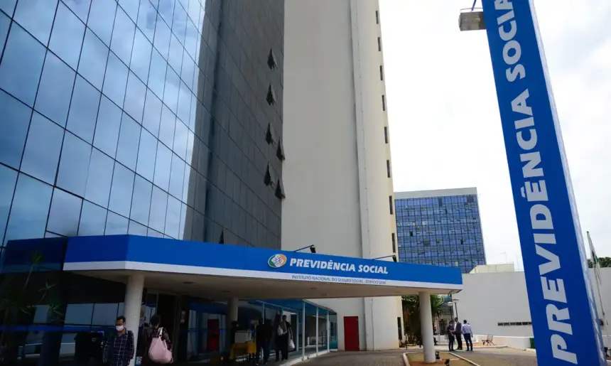 Fraude no INSS: governo suspenderá descontos realizados por associações e sindicatos na folha de pagamento