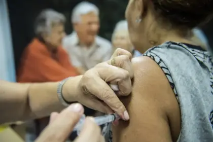 Gripe: estados e municípios devem iniciar vacinação assim que receberem as doses do imunizante, recomenda MS
