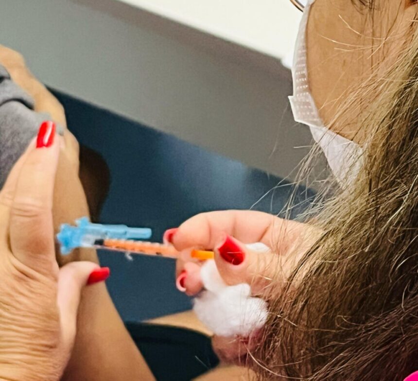 Saúde reforça importância da vacinação e diagnóstico precoce da meningite Saúde reforça importância da vacinação e diagnóstico precoce da meningite