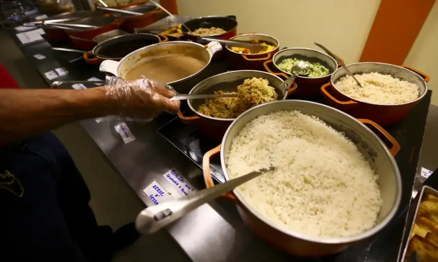 São Paulo: homens comem mais fora e mulheres preferem pedir comida por aplicativo São Paulo: homens comem mais fora e mulheres preferem pedir comida por aplicativo