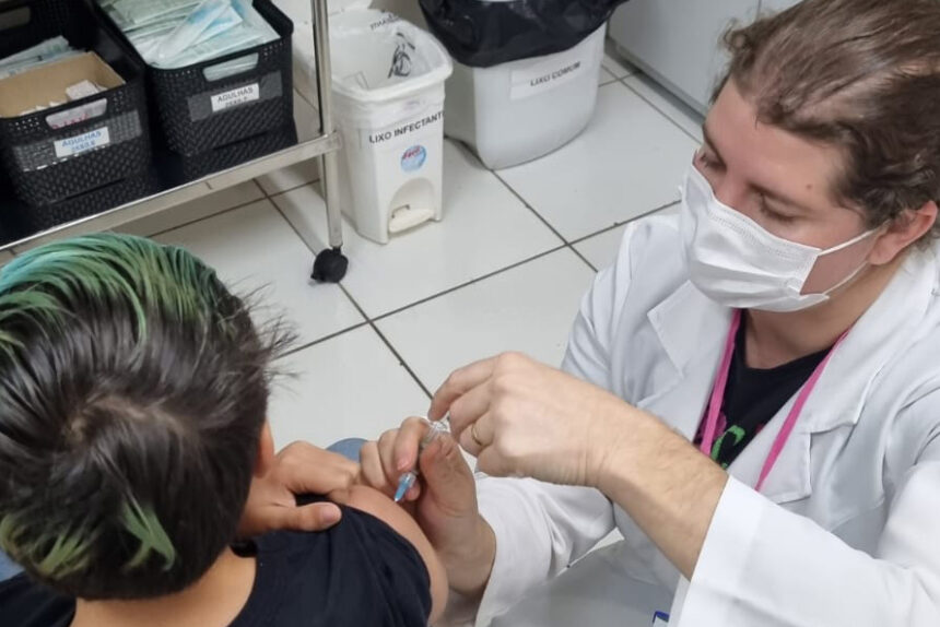 Vacinação nas escolas públicas: ação vai até 25 de abril Vacinação nas escolas públicas: ação vai até 25 de abril