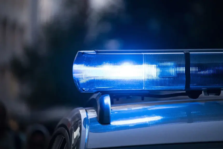 Adolescente denuncia agressões e pai e madrasta são presos em flagrante em Jaraguá Adolescente denuncia agressões e pai e madrasta são presos em flagrante em Jaraguá