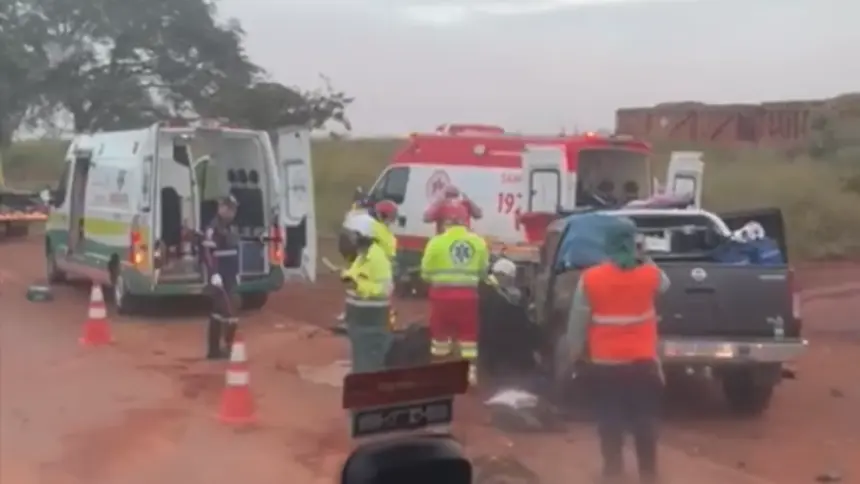Colisão entre caminhonete e caminhão deixa um morto e dois feridos na BR-080, próximo a Barro Alto Colisão entre caminhonete e caminhão deixa um morto e dois feridos na BR-080, próximo a Barro Alto
