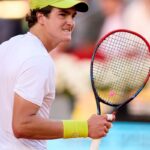 João Fonseca vai à 1ª semi de ATP 500 após abandono de rival no 3º set