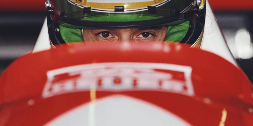 Time português Estoril usará uniforme inspirado em Ayrton Senna Time português Estoril usará uniforme inspirado em Ayrton Senna