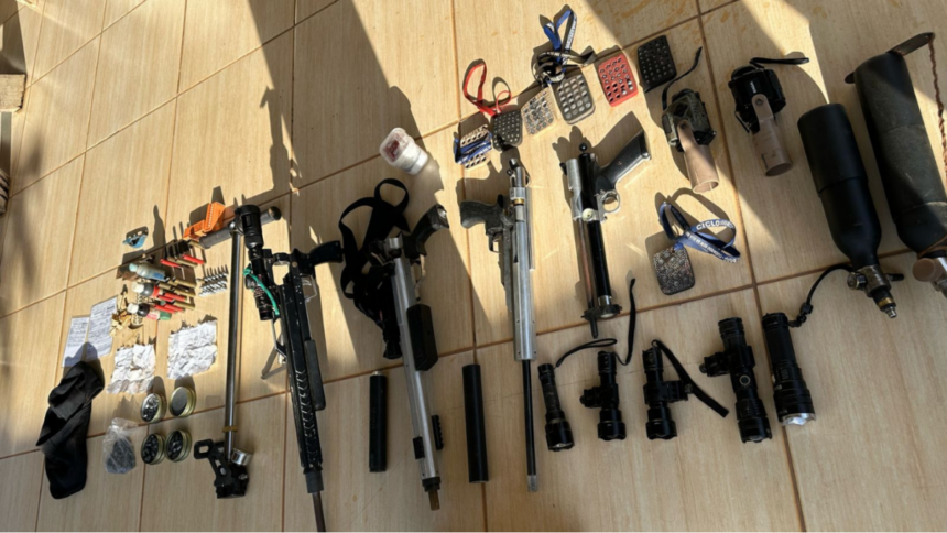 PCGO prende em flagrante dono de fábrica clandestina de armas; homem é investigado por atirar em cachorro – Policia Civil do Estado de Goiás PCGO prende em flagrante dono de fábrica clandestina de armas; homem é investigado por atirar em cachorro – Policia Civil do Estado de Goiás