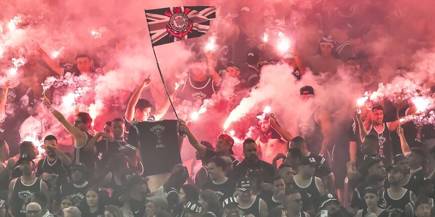 Federação Paulista proíbe seis organizadas do Corinthians em estádios Federação Paulista proíbe seis organizadas do Corinthians em estádios