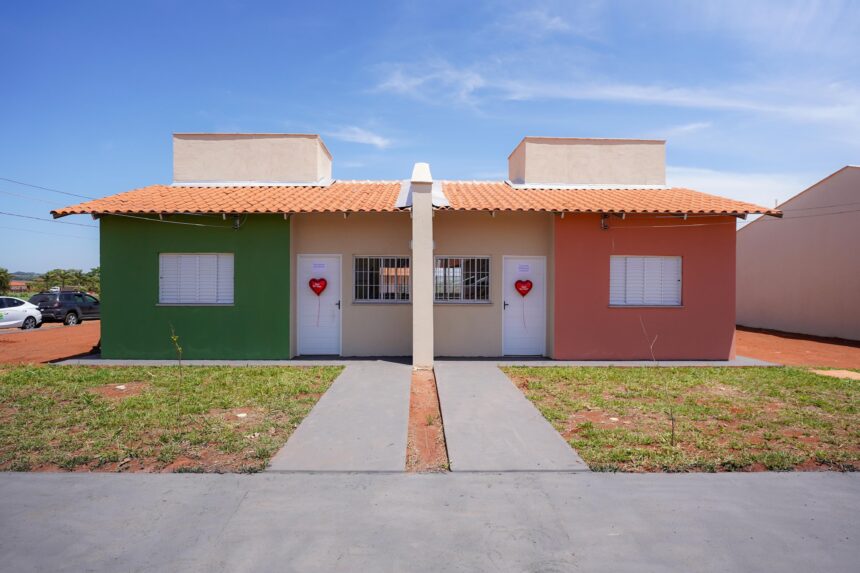 Agehab entrega 65 casas a custo zero em Buriti Alegre e Panamá – Portal Goiás Agehab entrega 65 casas a custo zero em Buriti Alegre e Panamá – Portal Goiás
