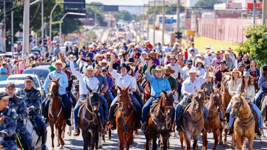 Cavalgada abre a 78ª Exposição Agropecuária de Goiás
