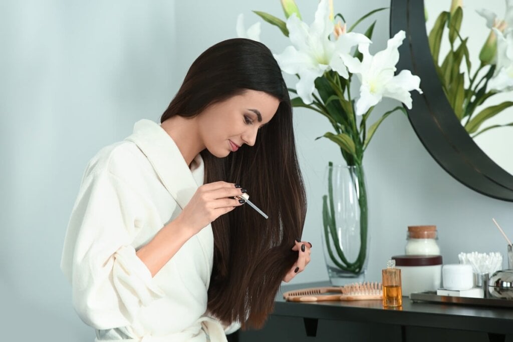 5 maneiras eficientes de usar óleo para cabelo 5 maneiras eficientes de usar óleo para cabelo