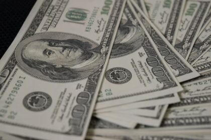 Dólar em alta, cotado a R$ 5,67