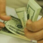 Dólar fecha em alta e é cotado a R$ 5,75