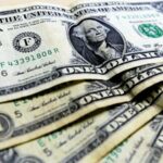 Dólar registra nova queda e chega a R$ 5,70 no último pregão