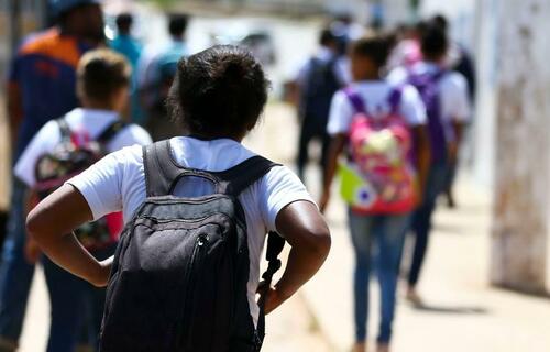 Fundeb: estados e municípios partilham R$ 3,1 bilhões referentes à segunda parcela Fundeb: estados e municípios partilham R$ 3,1 bilhões referentes à segunda parcela