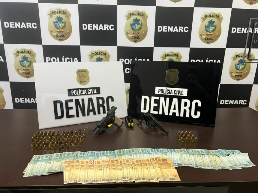 PCGO prende faccionado foragido por homicídios na Bahia em poder de armas de fogo, drogas e dinheiro PCGO prende faccionado foragido por homicídios na Bahia em poder de armas de fogo, drogas e dinheiro