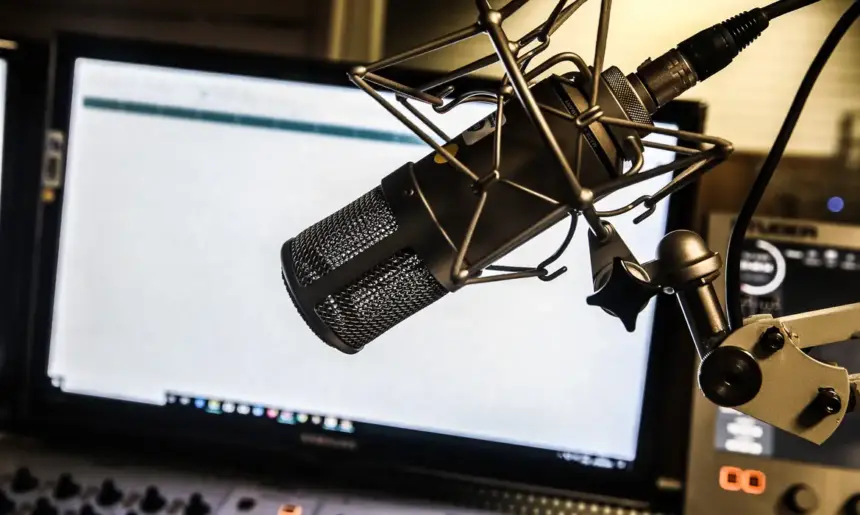Rádios: projeto facilita pagamento para migrar rádio AM para FM Rádios: projeto facilita pagamento para migrar rádio AM para FM