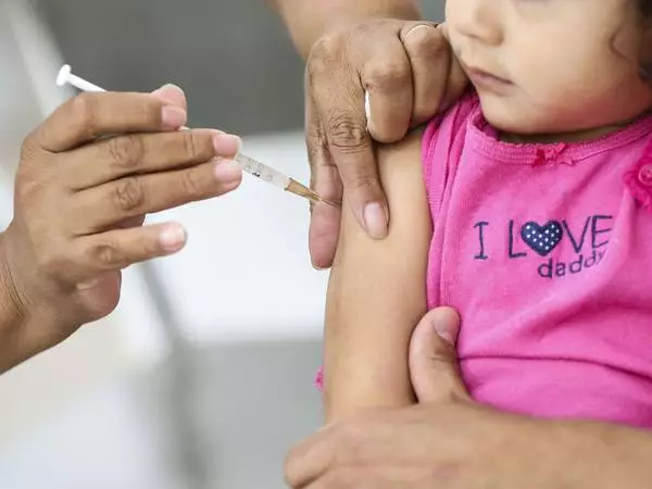 SARAMPO: proteção contra a doença vem da vacina tríplice viral SARAMPO: proteção contra a doença vem da vacina tríplice viral