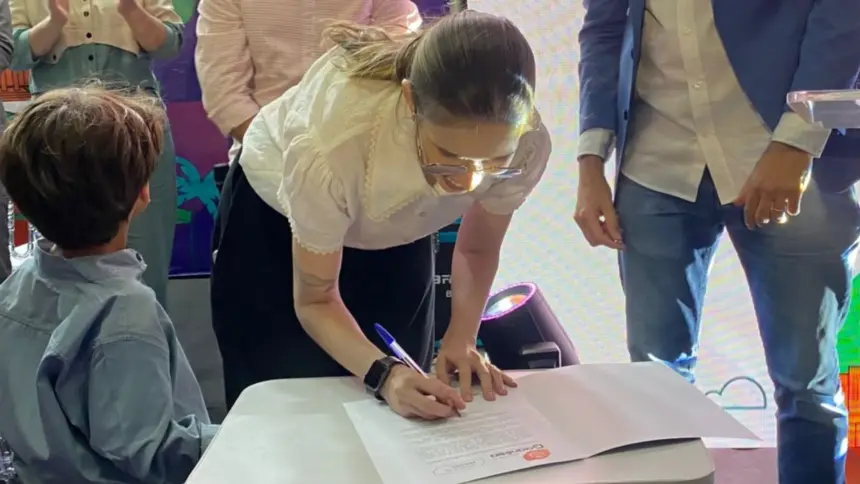 Luciana Naves assume Prefeitura de Goianésia durante licença de Renato de Castro Luciana Naves assume Prefeitura de Goianésia durante licença de Renato de Castro