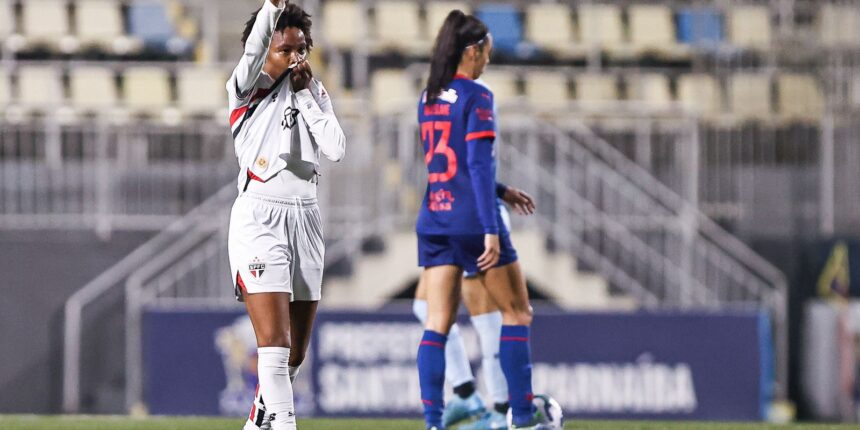 São Paulo goleia Bragantino e chega às quartas do Brasileiro Feminino São Paulo goleia Bragantino e chega às quartas do Brasileiro Feminino