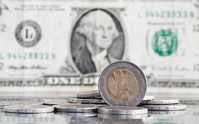 Dólar fecha na menor cotação em oito meses, a R$ 5,58