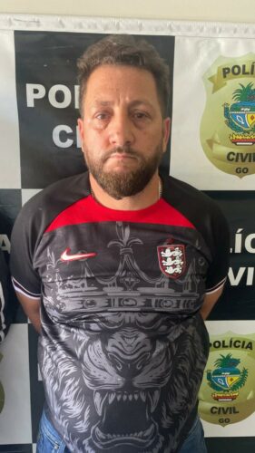 Polícia Civil prende dupla por tentar sacar benefício da Previdência Social usando documento falso, em Jaraguá