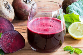9 sucos detox para ajudar a combater a gordura abdominal