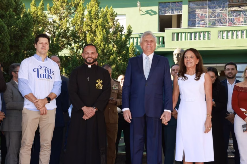 Ao receber imagem peregrina Nossa Senhora das Graças, Daniel Vilela destaca apoio do governo às tradições religiosas – Vice-Governadoria Ao receber imagem peregrina Nossa Senhora das Graças, Daniel Vilela destaca apoio do governo às tradições religiosas – Vice-Governadoria