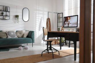 4 dicas para integrar o home office à sala de estar