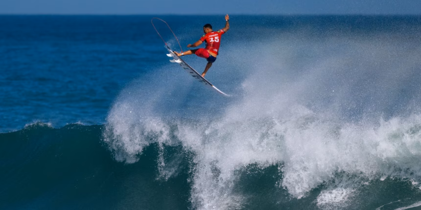 Italo Ferreira brilha com aéreo para alcançar quartas da etapa do Rio Italo Ferreira brilha com aéreo para alcançar quartas da etapa do Rio