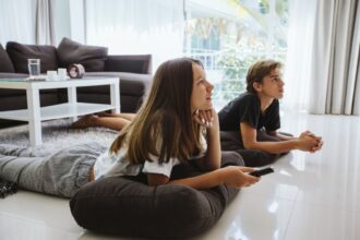 4 filmes adaptados de jogos para inspirar jovens na programação
