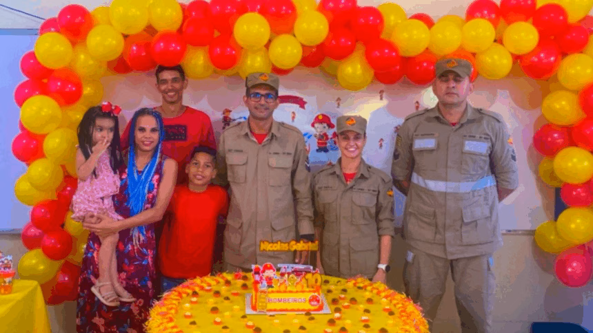Menino de 10 anos em Goianésia realiza sonho ao receber visita de viaturas do Corpo de Bombeiros Menino de 10 anos em Goianésia realiza sonho ao receber visita de viaturas do Corpo de Bombeiros