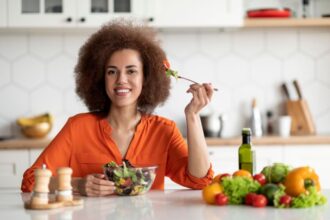 10 alimentos aliados da saúde feminina após os 40 anos