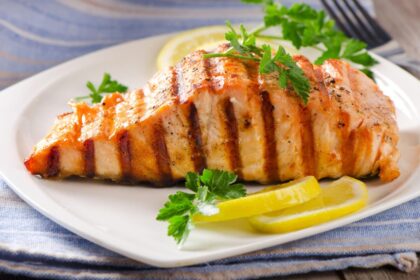 7 receitas saudáveis e práticas com salmão