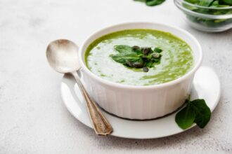 8 sopas e cremes detox para a segunda-feira