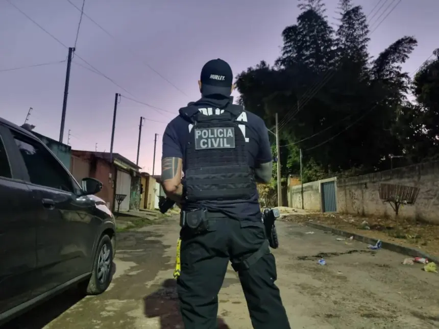 Após investigação da Polícia Civil, homem suspeito de estuprar a filha de 12 anos é localizado e preso na Bahia Após investigação da Polícia Civil, homem suspeito de estuprar a filha de 12 anos é localizado e preso na Bahia