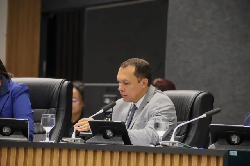 Aprovada proposta que proíbe músicas com conteúdos inapropriados em escolas municipais de Goianésia Aprovada proposta que proíbe músicas com conteúdos inapropriados em escolas municipais de Goianésia