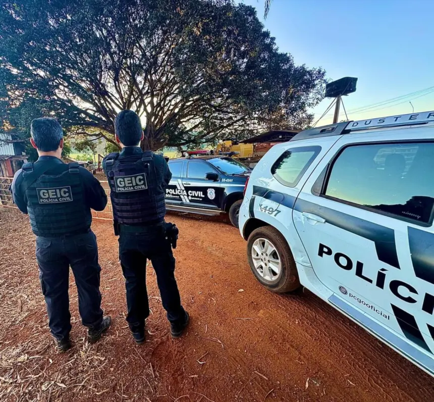Polícia Civil apreende armas de fogo e munições com investigado por crimes de violência doméstica contra a mãe, em Iporá Polícia Civil apreende armas de fogo e munições com investigado por crimes de violência doméstica contra a mãe, em Iporá